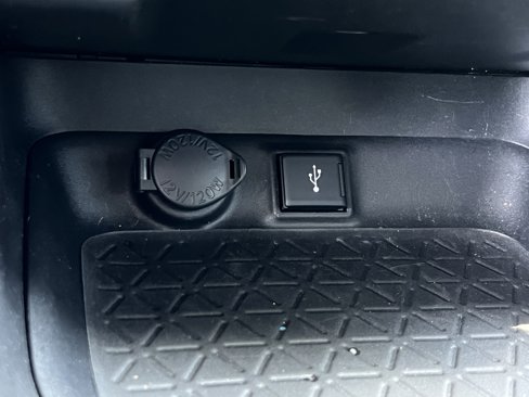 Used 2022 Toyota RAV4 XLE Premium image 23