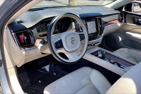 Used 2022 Volvo S60 B5 Momentum image 14