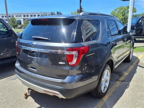 Used 2016 Ford Explorer XLT w/ Equipment Group 202A image 5