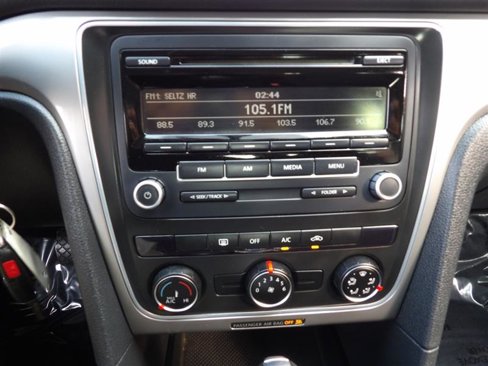 Used 2013 Volkswagen Passat 2.5 S image 16