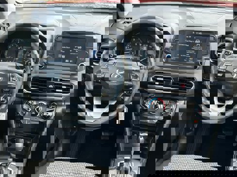 Used 2021 Hyundai Kona SE w/ Cargo Package image 17
