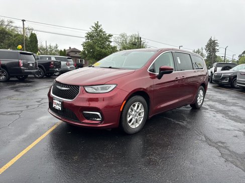 Used 2023 Chrysler Pacifica Touring-L image 11