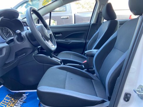 Used 2024 Nissan Versa SV image 9