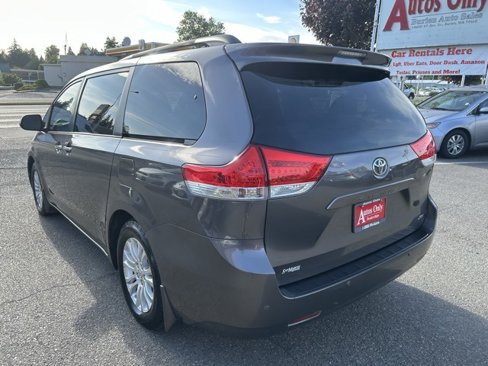 Used 2012 Toyota Sienna XLE image 7