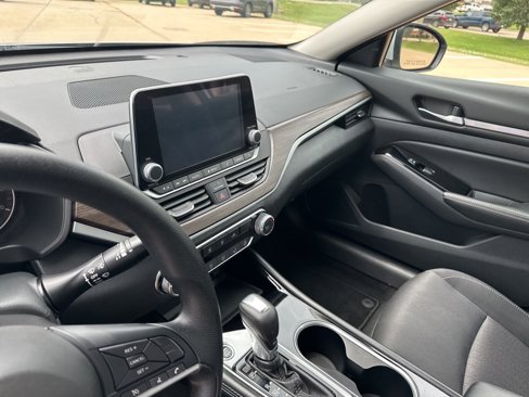 Used 2023 Nissan Altima 2.5 SV image 9