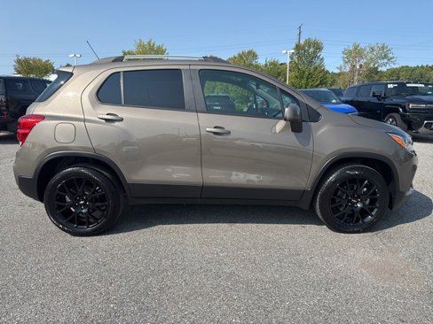 Used 2022 Chevrolet Trax LT w/ Sport Edition image 7