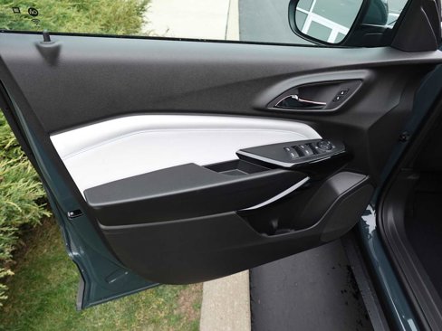 Used 2025 Chevrolet Trax LT w/ LT Convenience Package image 11