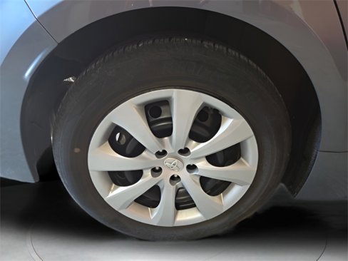 Used 2022 Toyota Corolla LE image 9