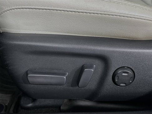 Used 2016 Toyota Avalon Limited image 24