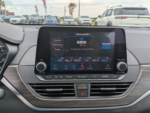 Used 2024 Nissan Altima 2.5 SV image 23