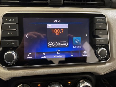Used 2022 Nissan Versa SV image 21