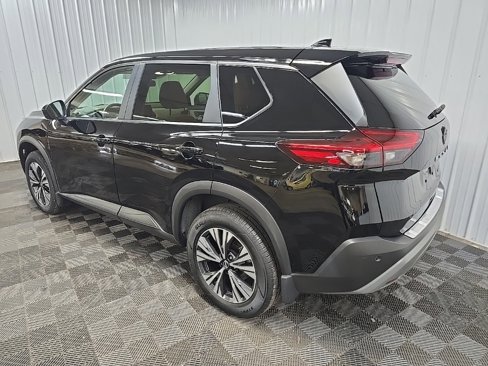 Used 2023 Nissan Rogue SV image 9