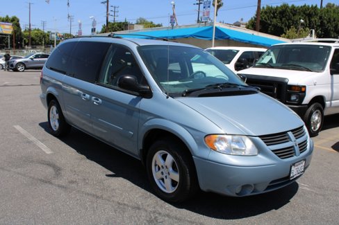 Used 2005 Dodge Grand Caravan SXT image 1