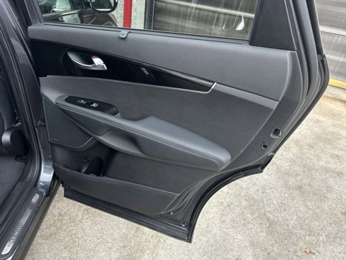 Used 2017 Kia Sorento SX image 19