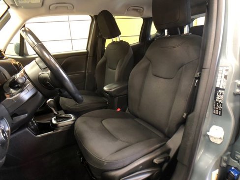 Used 2018 Jeep Renegade Altitude image 10