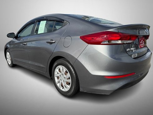 Used 2018 Hyundai Elantra SE image 4