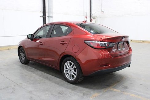 Used 2019 Toyota Yaris LE image 3