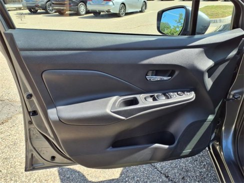 Used 2023 Nissan Versa SV image 10