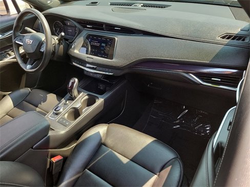 Used 2023 Cadillac XT4 Luxury w/ Cold Weather Package image 23