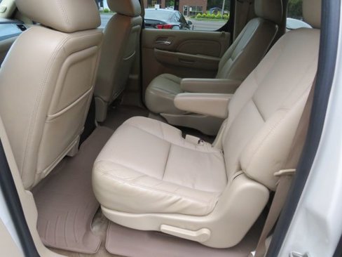 Used 2011 Cadillac Escalade ESV Premium image 35