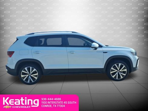 Used 2023 Volkswagen Taos SE image 4