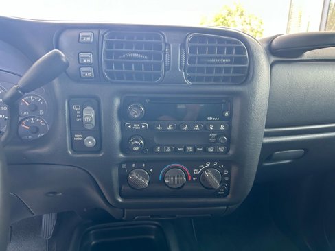 Used 2002 Chevrolet Blazer LS w/ Preferred Equipment Group image 12
