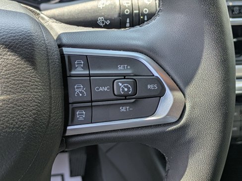 Used 2023 Jeep Compass Limited image 18