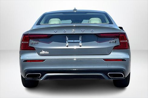 Used 2022 Volvo S60 B5 Momentum image 6