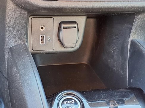 Used 2022 Nissan Versa SV image 11