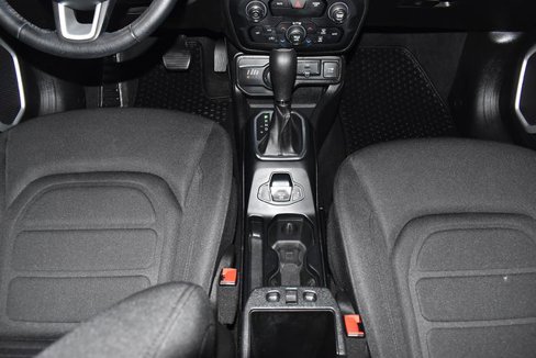 Certified 2019 Jeep Renegade Latitude w/ Cold Weather Group image 21