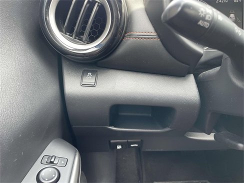Used 2019 Nissan Kicks SR w/ SR Premium Package image 29