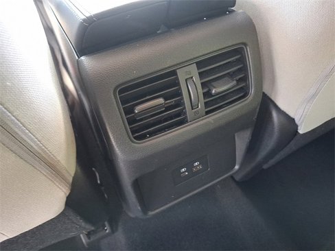 Used 2023 Nissan Rogue SV image 11
