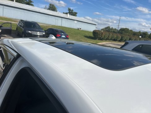 Used 2016 Chrysler 300 C image 5
