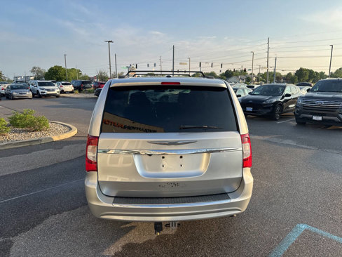 Used 2011 Chrysler Town & Country Touring image 11