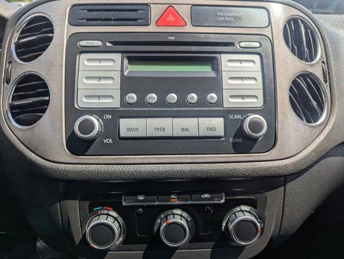 Used 2010 Volkswagen Tiguan S image 13