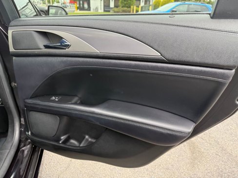 Used 2020 Lincoln MKZ image 25