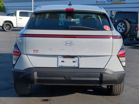 Used 2024 Hyundai Kona SE image 5