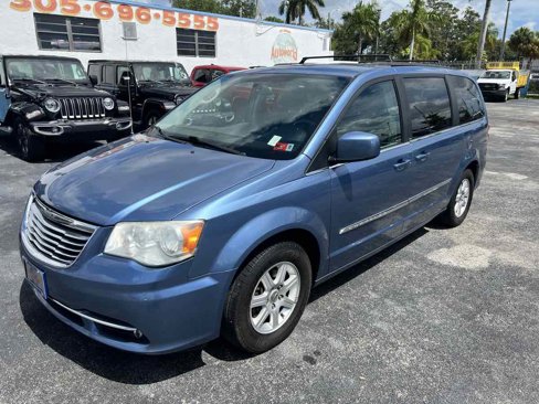 Used 2012 Chrysler Town & Country Touring w/ Entertainment Group #1 image 4