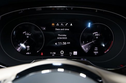 Used 2023 Bentley Bentayga Extended Wheelbase image 27