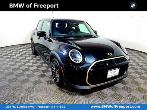Used 2025 MINI Cooper 4-Door Hardtop image 1