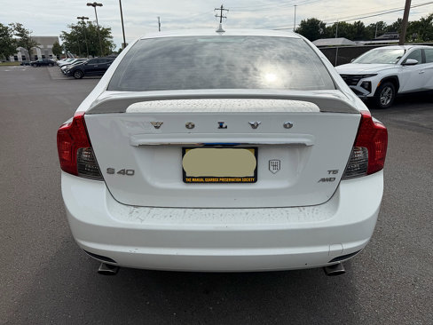 Used 2010 Volvo S40 T5 R-Design image 8
