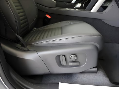 New 2025 Land Rover Discovery Sport Dynamic SE image 13