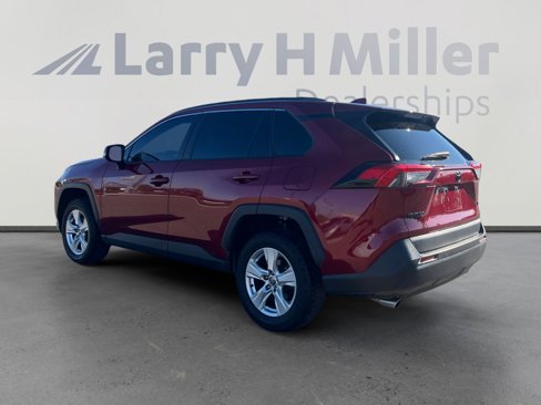 Used 2021 Toyota RAV4 XLE image 3