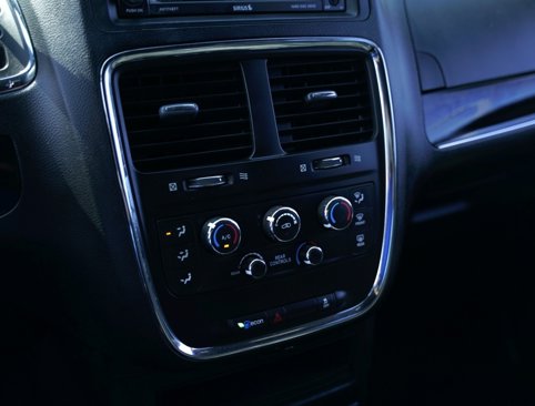 Used 2017 Dodge Grand Caravan SE image 17