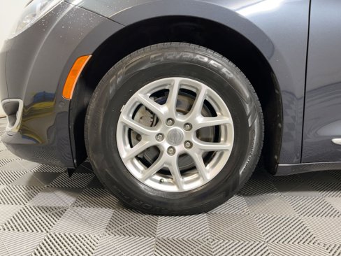 Used 2020 Chrysler Pacifica Touring-L w/ Advanced Safetytec Group image 9