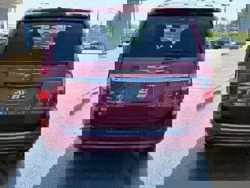 Used 2012 Chrysler Town & Country Touring w/ Entertainment Group #1 image 6