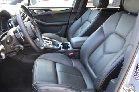 Certified 2024 Porsche Macan image 5