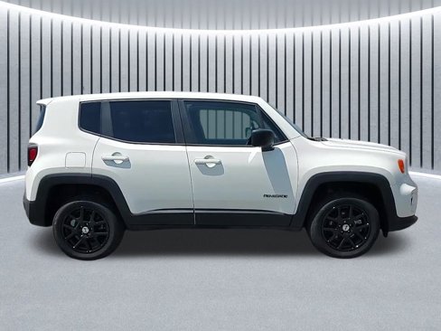 Used 2023 Jeep Renegade Latitude image 3