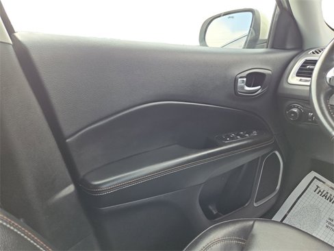 Used 2018 Jeep Compass Latitude w/ Popular Equipment Group image 17
