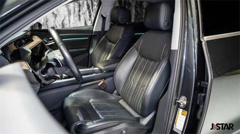 Used 2019 Audi e-tron Prestige w/ Prestige Package image 2